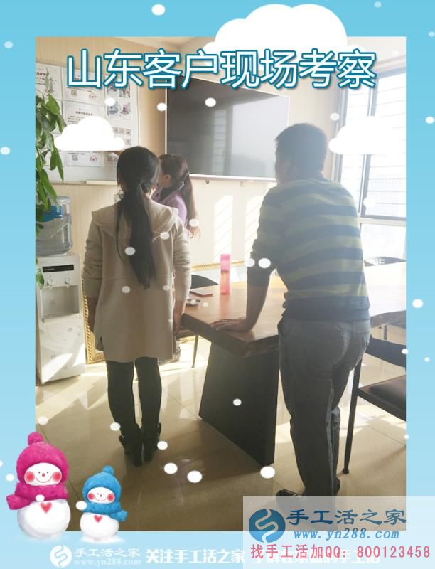 耿先生小夫妻俩在公司参观考察 耿先生小夫妻俩在公司参观考察