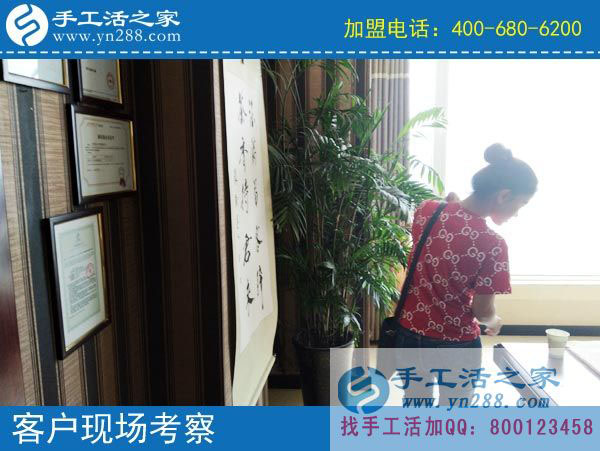 毛女士在公司现场考察 毛女士在公司现场考察