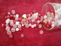 5月28日，宝妈手工活兼职，正规珠绣串珠手工厂家，手工之家的长期稳定是有原因的，图为励志珠珠绣串珠手工材料剪影