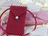 6月6日，手工活从哪里找厂家，可靠的串珠手工项目，灵活就业好手工，在手工之家，付出与收获一致,图为励志珠珠绣串珠手工产品剪影
