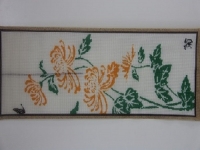 在家做珠绣串珠手工活，发扬中华民族传统文化