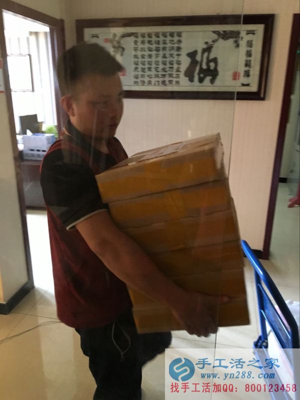 圆通小哥为手工活之家客户发货啦