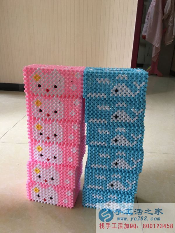 粉色与蓝色串珠作品是小编的最爱哦，你喜欢吗？