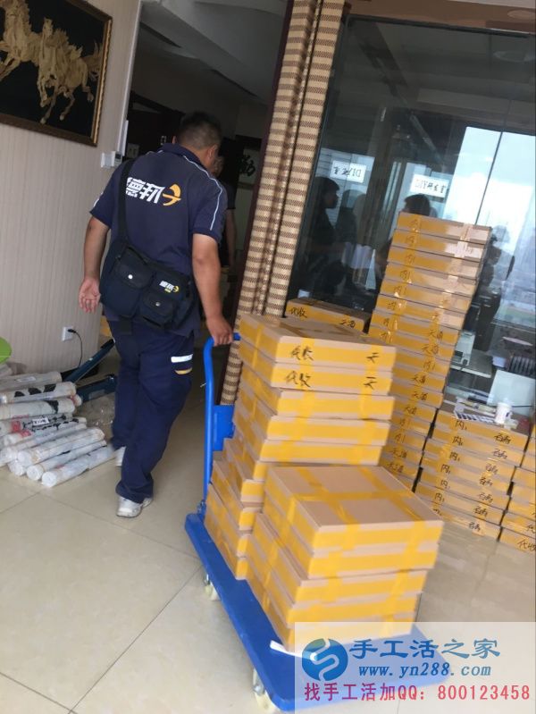 德邦快递小哥也来手工活之家外发手工活串珠产品