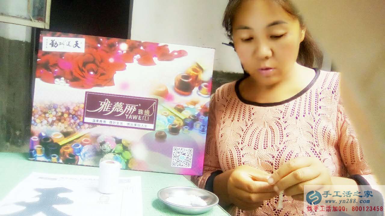 勤劳致富好榜样:河南荥阳李大姐带孩子之余又做手工活赚钱 勤劳致富好榜样:河南荥阳李大姐带孩子之余又做手工活赚钱