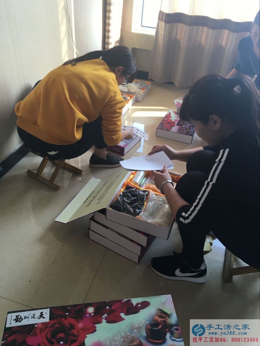 在家能做的兼职，邢台理发店老板前来手工活之家做串珠加工外发