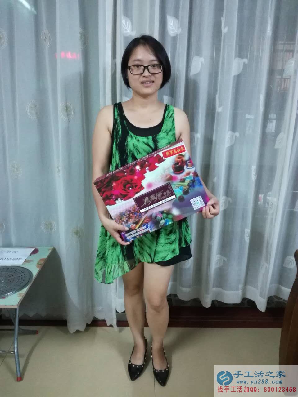 广东清远市小学教师陆女士业余兼职手工活串珠绣增收入 广东清远市小学教师陆女士业余兼职手工活串珠绣增收入