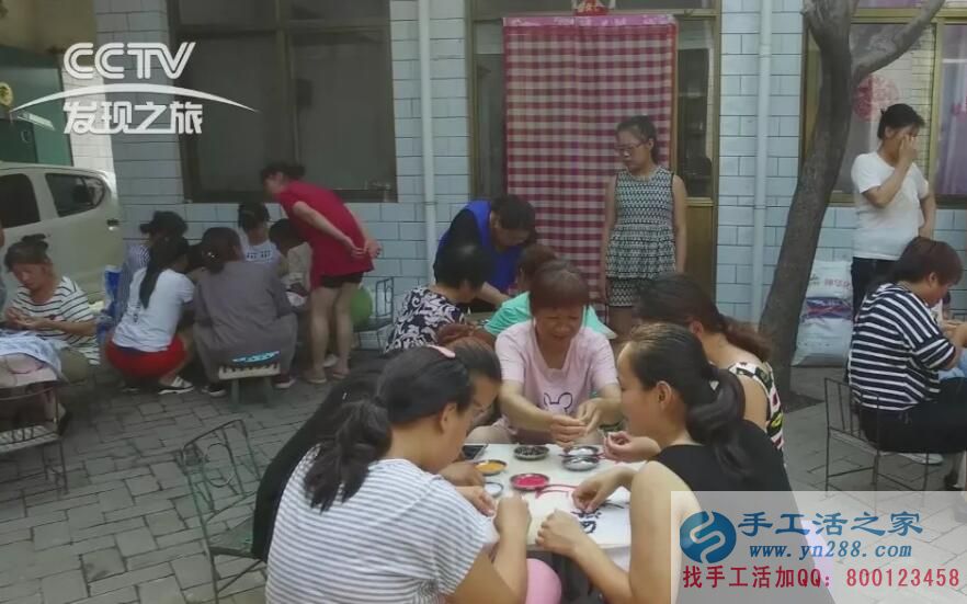 吃水不忘挖井人,河南焦作陈先生选择手工活之家串珠绣手工活组织村民