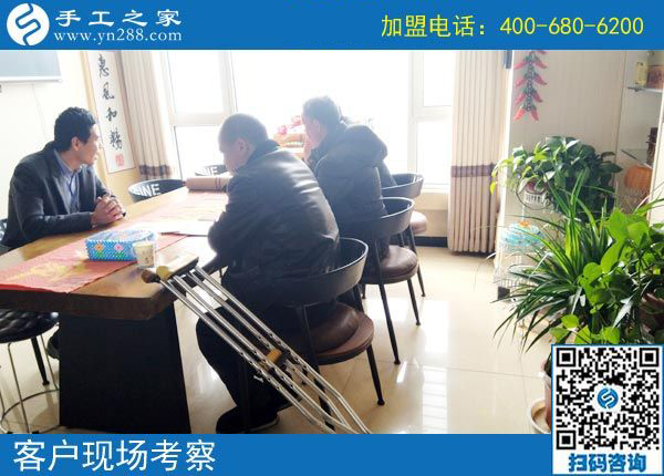 湖南一50岁残疾老人拄着双拐,2000多里路程来到手工之家为哪般?(图2)