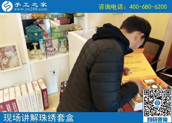 90后小伙做手工：陕西商洛市王先生来手工之家考察合作拿货(图1)