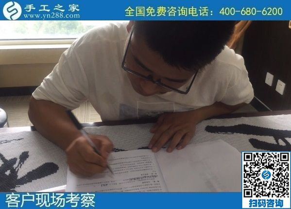 8月15日，手工活拿回家做要挣钱，越来越多的人选择了这里外发手工活，手工之家接待考察合作加工客户剪影