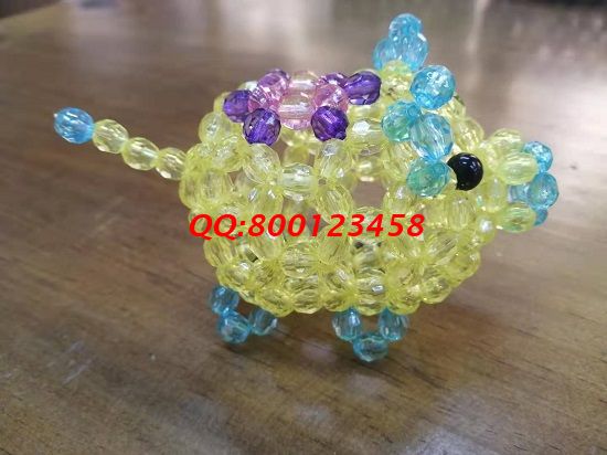 1月21日，可以寄到家做的手工活，在家做手工活挣钱，手工之家的珠绣串珠手工活外发加工项目可信可靠，图为励志珠珠绣串珠成品实拍