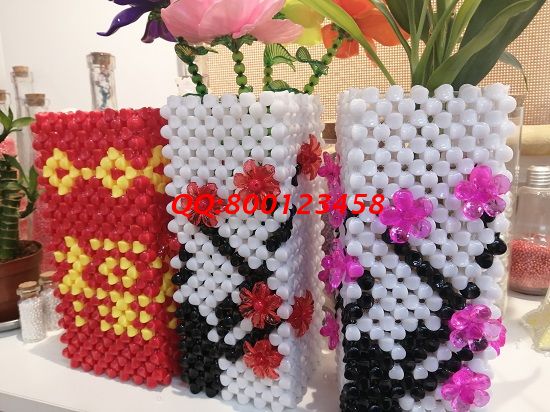 1月4日，想接正规厂家的手工活，做手工之家的珠绣串珠外发手工活，要对这里的产品了解，图为励志珠珠绣串珠产品实拍