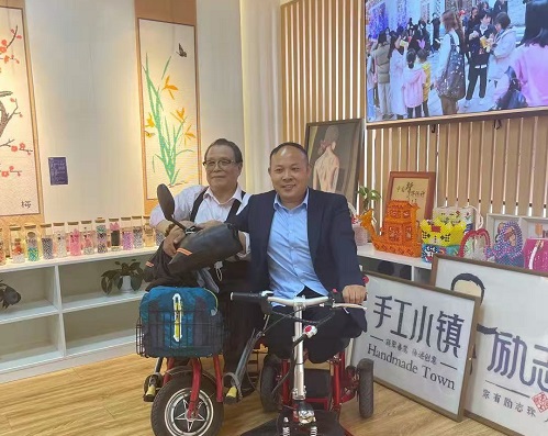 用手工实现人生价值--------热烈欢迎北京市残疾人代表团莅临手工之家参观考察