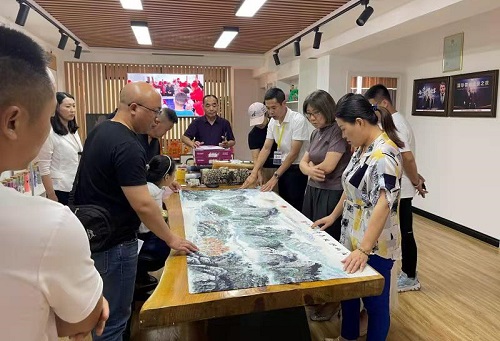 拳拳爱心，只为世间温暖------记爱心企业手工之家创始人郝总