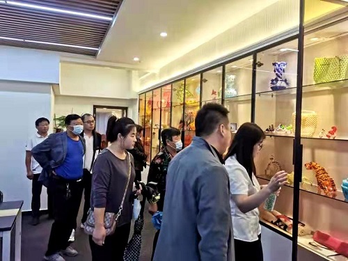 在家照顾老人不能出去，哪里有在家做的手工活？(图1)