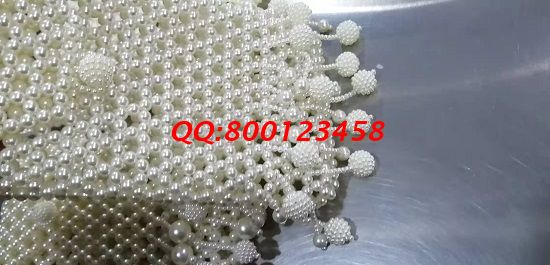 11月12日，多发材料，拿回家做的手工活，这个手工活外发加工企业一直这样做，图为励志珠珠绣手工珠包成品实拍