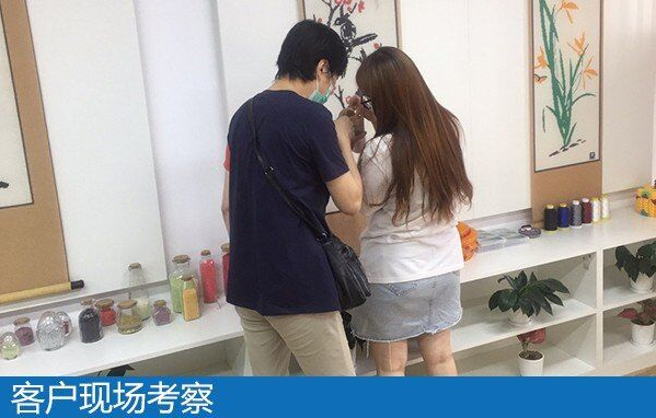 做珠绣串珠手工活项目共同致富，促进家乡经济发展(图1)