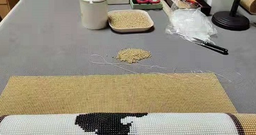 在家做手工活加工外包赚钱增收会耽误主业吗？(图1)