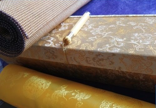 6月12日，拿回家做的手工活大批，可靠的手工活外发，不管什么合作方式，在手工之家都没有后顾之忧，图为励志珠珠绣手工成品外包装剪影