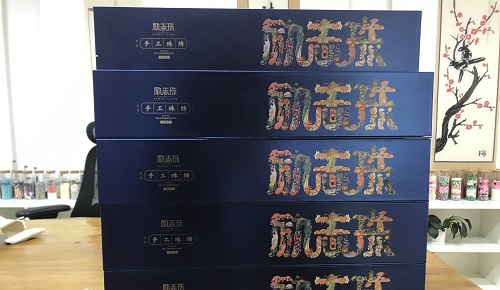 8月14日，拿回家做的手工活，手工兼职招聘带回家做，努力了才会有收获，手工之家与加工人员一直都在进步和成长，图为励志珠珠绣手工产品一款外包装剪影