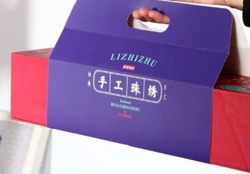 8月28日，在家兼职手工活加工，手工活外发加工正规的厂家，手工之家的产品体系出发点是传统手工传承和市场需要，图为励志珠珠绣手工产品一款外包装剪影