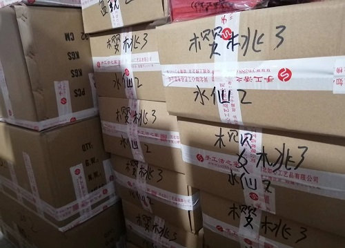 9月30日，想接正规厂家的手工活，手工活外发加工项目，很多人选择手工之家手工创业成功，图为励志珠珠绣串珠手工材料仓库备货剪影