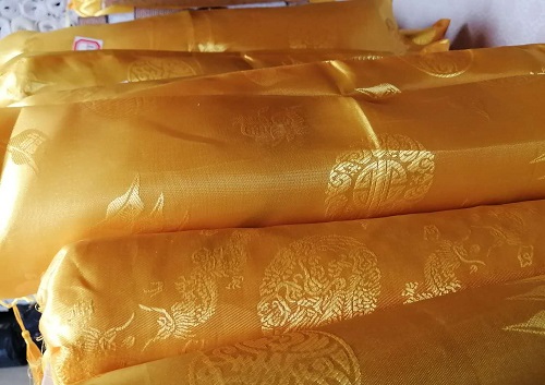 10月24日，灵活就业创业，手工加工回收项目，手工之家的加工费结算让人踏实，图为励志珠珠绣串珠手工产品剪影