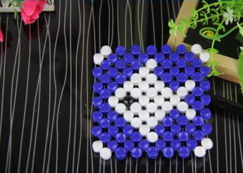 11月19日，拿回家做的手工，灵活就业创业手工项目，在手工之家个人做和开手工工作室、以及边加工边销售，哪个更合适？图为励志珠珠绣串珠手工产品剪影