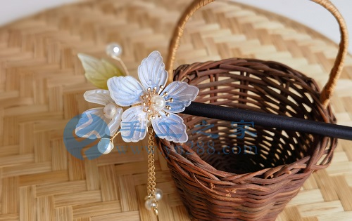 5月22日，家里干的手工活兼职，纯手工加工项目，手工之家外发加工、成品销售等都对外合作，图为励志珠珠绣串珠手工绣珠剪影