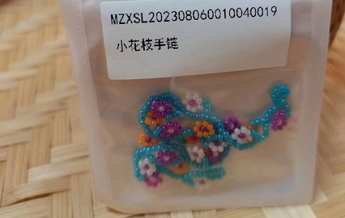 9月4日，手工活兼职招聘信息，正规可靠的手工项目，开饰品加工厂，手工之家的良好发展在于不断创新，图为串珠米珠绣手工产品剪影
