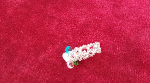 7月1日，附近有没有兼职手工活,开手工加工厂，农村手工加工副业灵活就业，诚信是手工之家手工事业不断发展的源动力，图为串珠米珠绣纯手工产品剪影