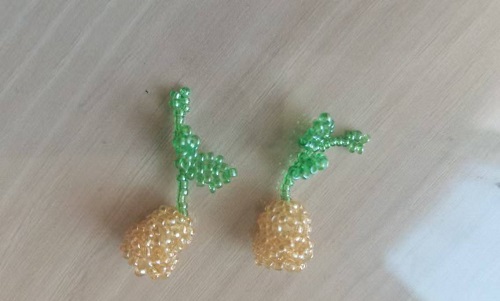 1月12日，手工兼职在家做，拿回家做的手工副业创业，微创业做手工传承官，选择手工之家，因为这里创新、诚信，图为串珠米珠绣手工产品剪影