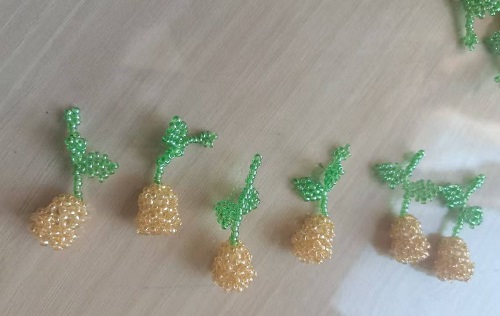 1月12日，手工兼职在家做，拿回家做的手工副业创业，微创业做手工传承官，选择手工之家，因为这里创新、诚信，图为串珠米珠绣手工产品剪影