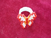 10月02日，外发加工接单平台，正规手工轻资产创业，拿回家做手工挣钱，开手工工作室，在手工之家，合作共赢是不变的追求，图为串珠米珠绣纯手工产品剪影