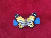 10月12日，在家能做的手工兼职，正规可靠的手工副业创业项目，开手工工作室，在手工之家，大家努力挣钱，图为串珠米珠绣纯手工产品剪影