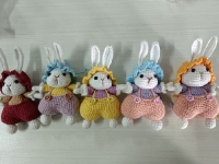 12月16日，手工兼职在家做是真的，兼职手工在家可做，灵活就业、小成本创业做手工工作室、开手工加工厂，在手工之家，重视销售，不断创新扩大销售渠道，图为钩织纯手工产品剪影