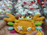 2月16日，正规手工接单平台，居家创业开手工加工厂，小成本创业开纯手工工作室，手工之家的纯手工产品都有市场，图为钩织纯手工产品剪影