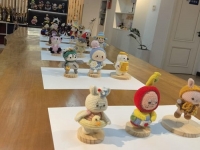 可以带回家做，纯手工挣钱不能盲目，这样做才更有保障