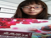 浙江温州大学生林女士利用周末业余时间兼职做手工活珠绣