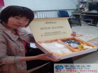自由职业手工活兼职，河北保定李女士业余时间做手工活串珠绣挣钱