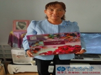 宁夏于阿姨在家做手工活串珠绣带孙之余又做手工活赚钱