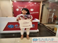 邯郸临漳梁女士来手工活之家考察找手工活做在家串珠绣赚钱