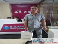 邯郸成安刘先生来手工活之家考察为老婆找手工活做
