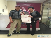 在家能做的兼职，邢台理发店老板前来手工活之家做串珠加工外发