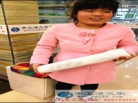 武安老客户袁亚云冒雨来交货，手工活之家成就一个平凡女人的不凡人生