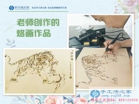 在家赚钱的方法之：手工活之家老师制作传统工艺烙画作品