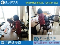 边带孙子边做手工活赚钱，甘肃兰州市腾老太的幸福晚年生活