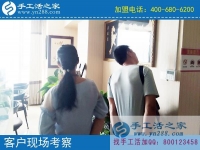 河北沧州市张先生夫妇来考察，现场拿货回家把手工活做