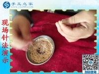 无法外出，山东青岛刘女士找到适合在家工作的手工活加工